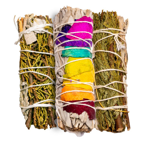 Smudge Stick Räucherbündel Set - Weißer Salbei mit Wacholderspitzen, Rosenblüten & Zedernspitzen