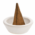 Palo Santo Pyramidenkegel im weißen Keramikhalter