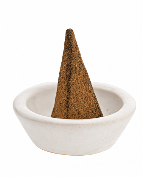 Palo Santo Pyramidenkegel im weißen Keramikhalter