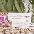 Weißer Salbei Räucherstäbchen mit losem Salbei und Traumfängern