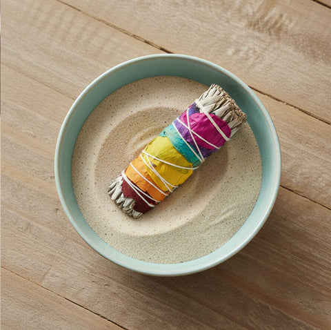 Weißer Salbei Räucherbündel mit Rosenblüten - Smudge Stick - Salvia apiana